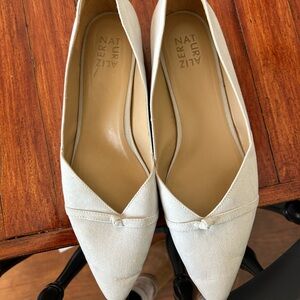 Naturalizer Women's Elegant Cream Loafers